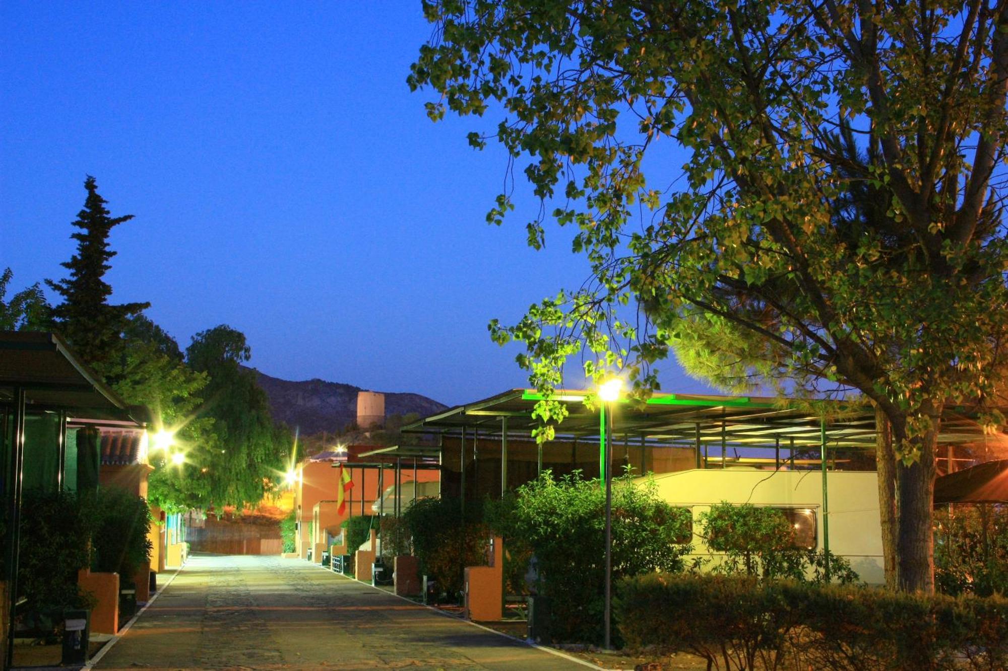 Camping Sierra De Las Nieves Yunquera Exterior foto
