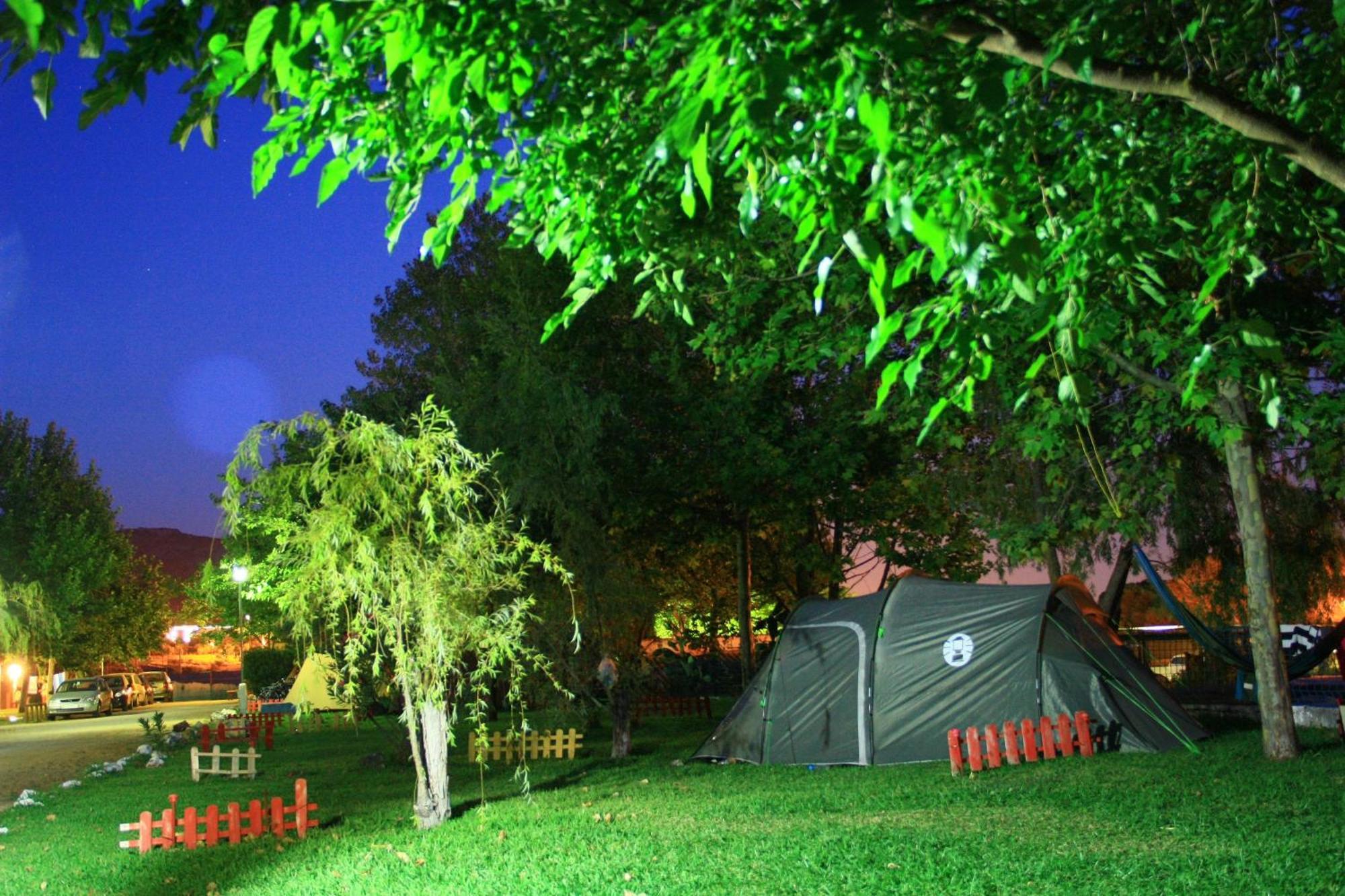 Camping Sierra De Las Nieves Yunquera Exterior foto